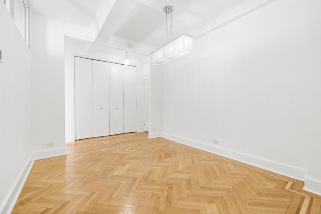 unfurnished bedroom featuring baseboards and a closet