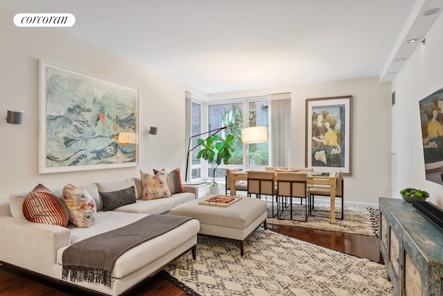 living area featuring visible vents, recessed lighting, dark wood-type flooring, and baseboards