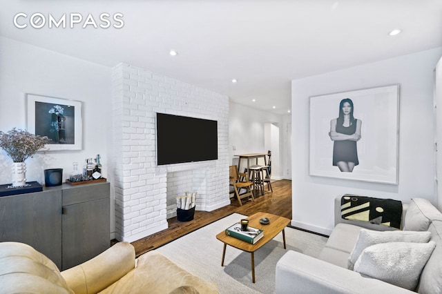 living area featuring recessed lighting, baseboards, and wood finished floors