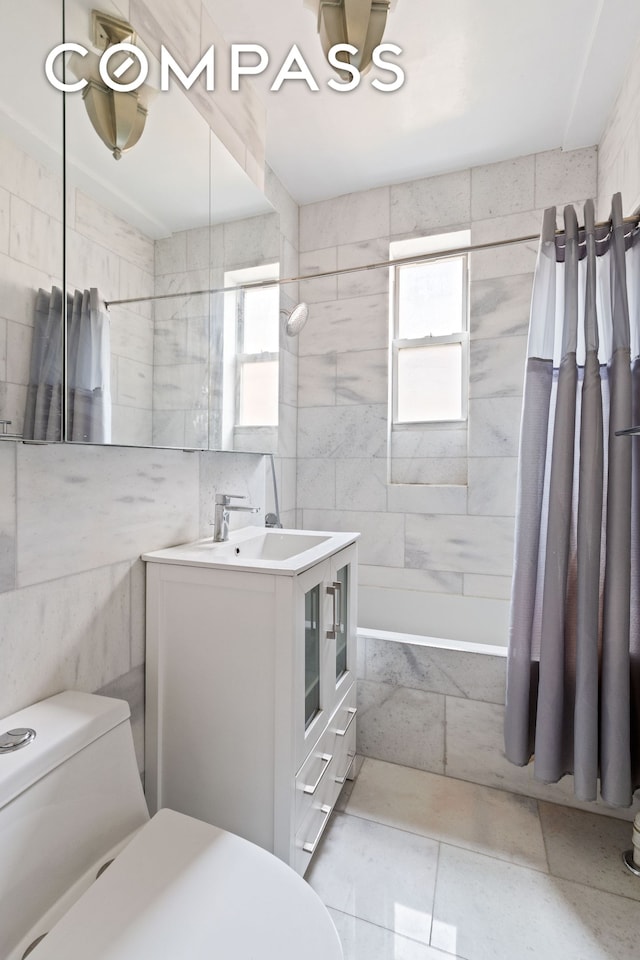 full bath featuring plenty of natural light, toilet, tile walls, and tiled shower / bath combo