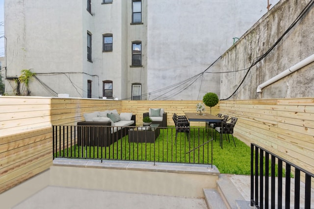 view of yard with fence and an outdoor hangout area