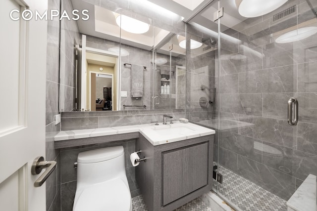 full bath featuring visible vents, toilet, tile walls, decorative backsplash, and vanity