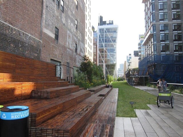 470 W 24th St Unit 4F, New York City, NY 10011 - view of home's community with a view of city and a lawn