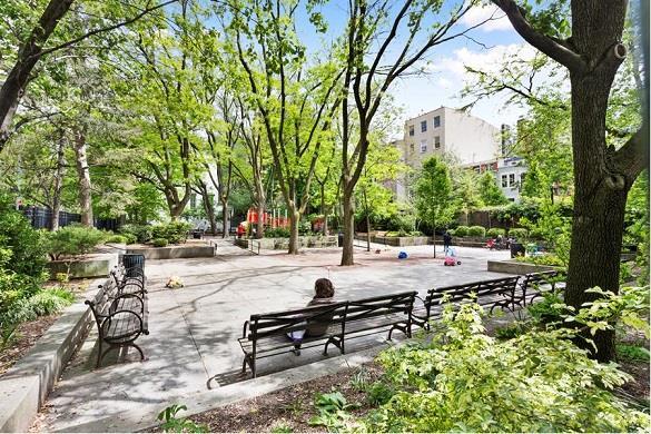 470 W 24th St Unit 4F, New York City, NY 10011 - view of property's community