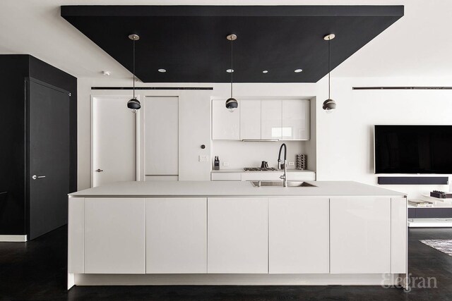 1 York St Unit 4-F, New York City, NY 10013 - unfurnished living room featuring dark wood-style flooring, baseboards, visible vents, and a sink
