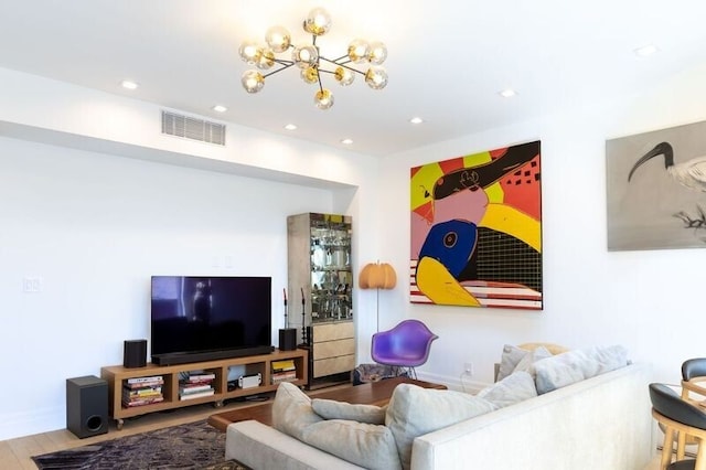 living area featuring an inviting chandelier, recessed lighting, wood finished floors, and visible vents