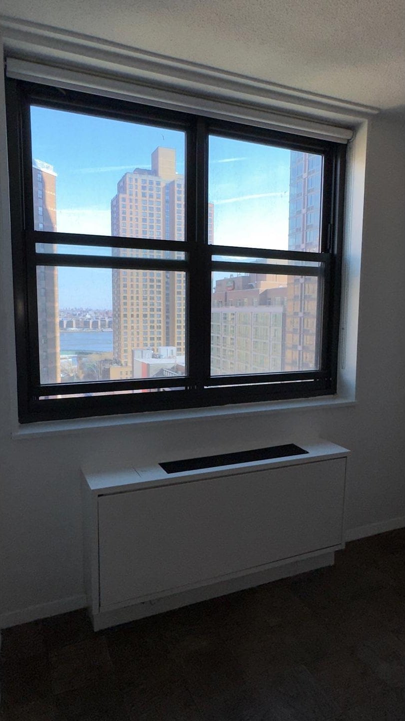 room details with baseboards and a city view