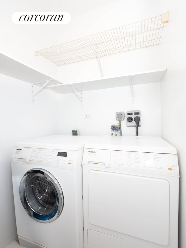 washroom with laundry area and washing machine and dryer