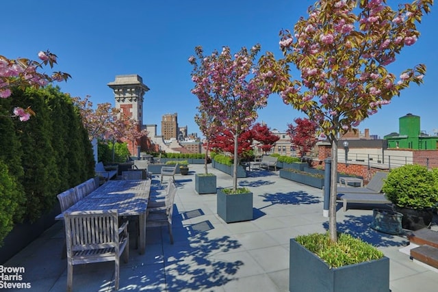 171 W 71st St Unit 9/10A, New York City, NY 10023 - view of property's community with a patio area and outdoor dining area