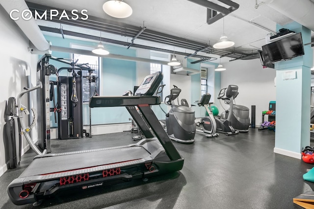 workout area featuring a wealth of natural light and baseboards