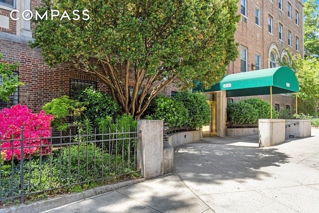 689 Fort Washington Ave Unit 4B, New York City, NY 10040 - view of property's community with fence
