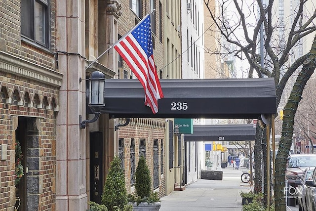 235 E 73rd St Unit 8D, New York City, NY 10021 - view of building exterior