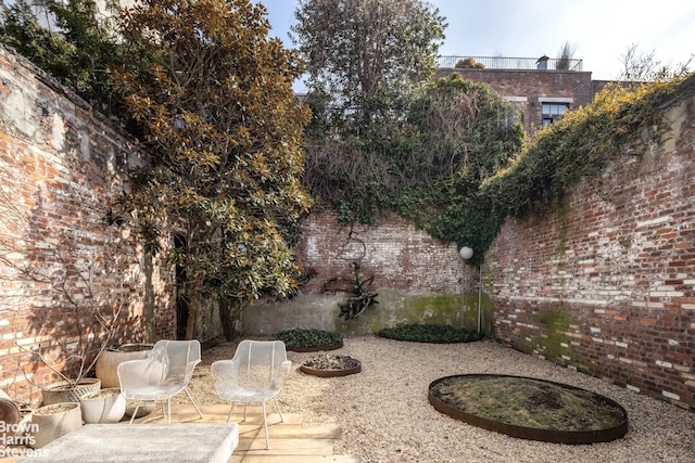 view of yard featuring a patio area