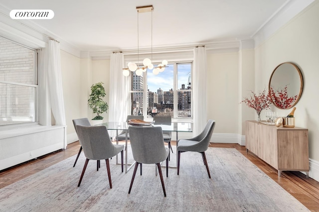 dining area featuring visible vents, a view of city, an inviting chandelier, and crown molding