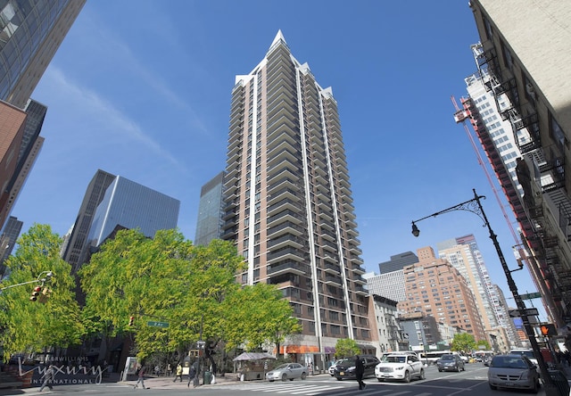 255 E 49th St Unit 31Abf, New York City, NY 10022 - view of property with a view of city