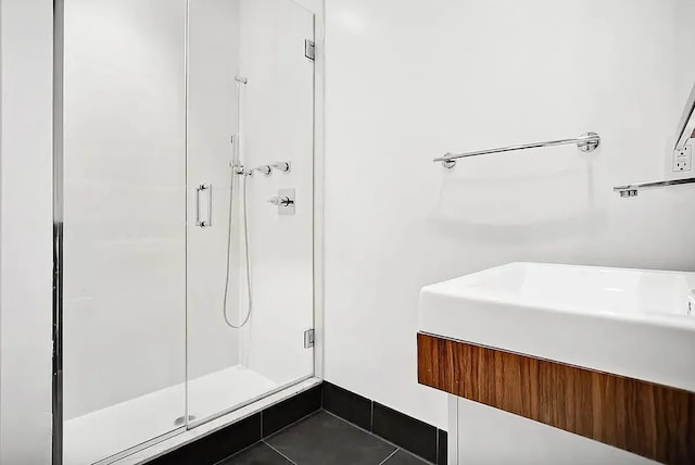 full bathroom featuring a shower stall