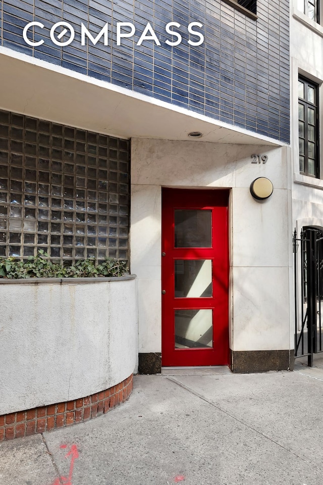 219 E 49th St, New York City, NY 10017 - view of doorway to property