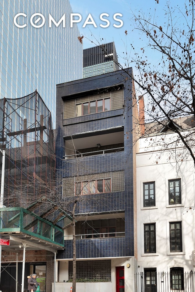 219 E 49th St, New York City, NY 10017 - view of building exterior