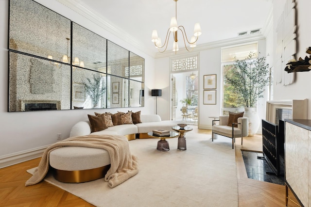 living room with an inviting chandelier, ornamental molding, baseboards, and visible vents