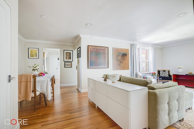 living room featuring light wood-style floors, crown molding, recessed lighting, and baseboards