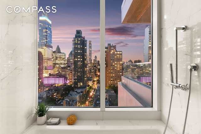 301 E 61st St Unit 16A, New York City, NY 10065 - detailed view of city skyline