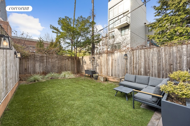 view of yard featuring an outdoor living space