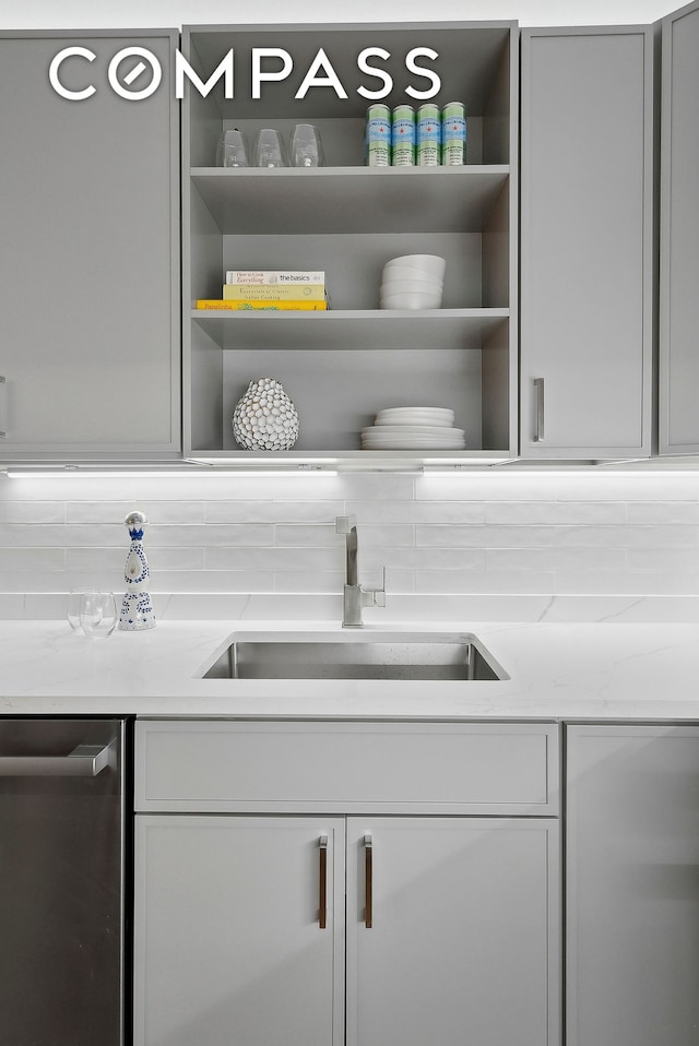 32 E 76th St Unit 805, New York City, NY 10021 - bar with dishwasher and backsplash