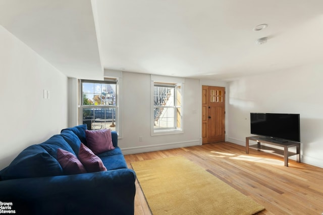 living room featuring light wood-style flooring and baseboards
