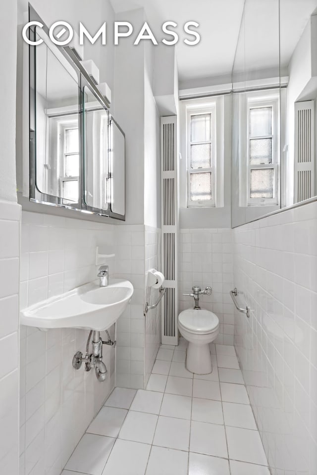 24 Monroe Pl Unit Md, New York City, NY 11201 - bathroom featuring tile walls, tile patterned floors, wainscoting, and toilet