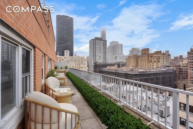 333 E 66th St Pha, Pha, New York City, NY 10065 - balcony with a view of skyline
