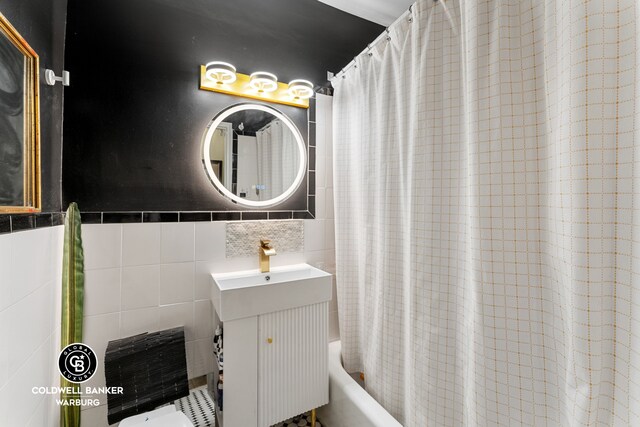 240 E 32nd St Unit 1A, New York City, NY 10016 - full bathroom featuring pet washing area, shower / bath combo, and tile walls