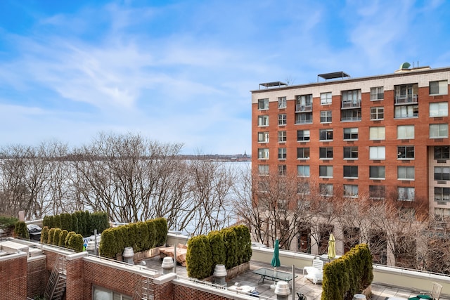 view of apartment building / complex