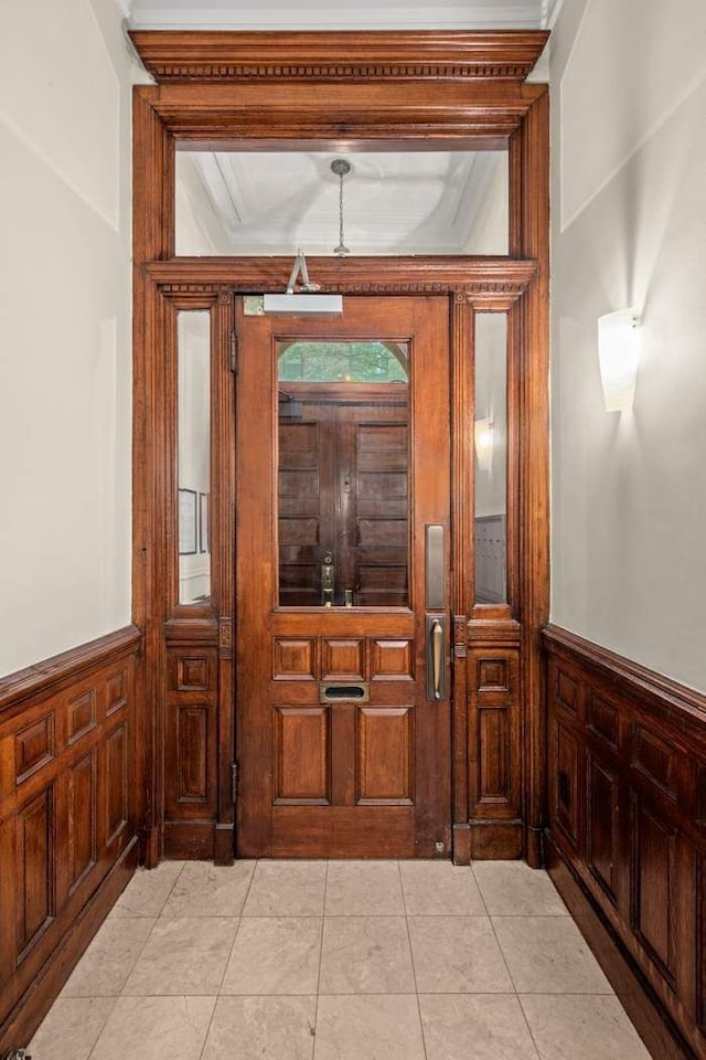 59 E 73rd St, New York City, NY 10021 - foyer entrance with wainscoting and ornamental molding