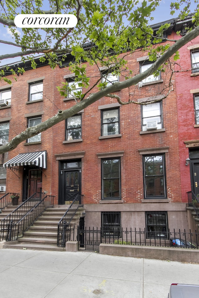 exterior space featuring a fenced front yard