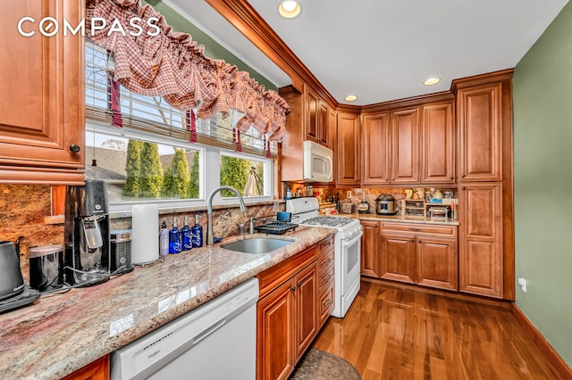 kitchen with recessed lighting, a sink, backsplash, and white appliances