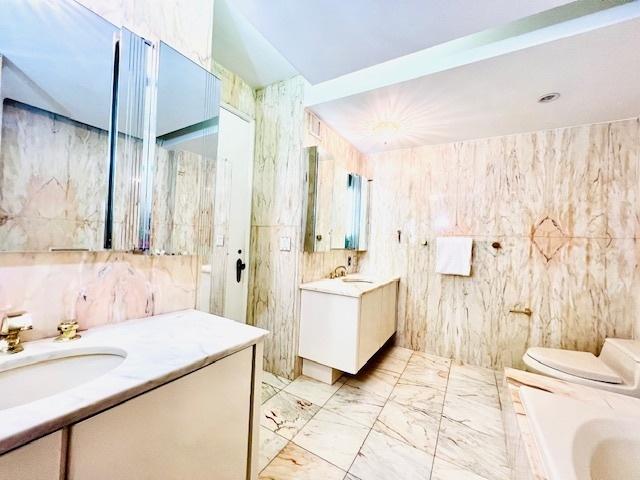 530 E 76th St Unit Ph35H36H, New York City, NY 10021 - community pool with a patio area