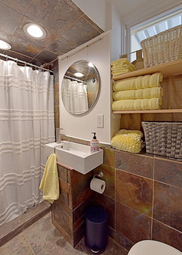 34 Fort Charles Place, New York City, NY 10463 - bathroom featuring toilet, curtained shower, and a sink