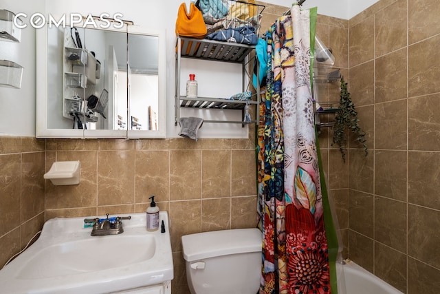 bathroom with shower / tub combo, vanity, and toilet