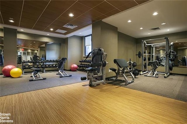 330 E 38th St Unit 51Ef, New York City, NY 10016 - exercise room with carpet floors and recessed lighting