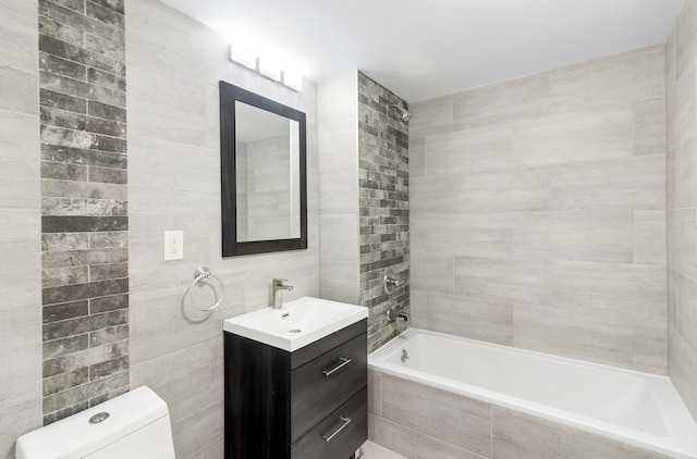 70-09 45th Ave Unit 6D, New York City, NY 11377 - full bathroom with tile walls, toilet, vanity, and tiled shower / bath combo