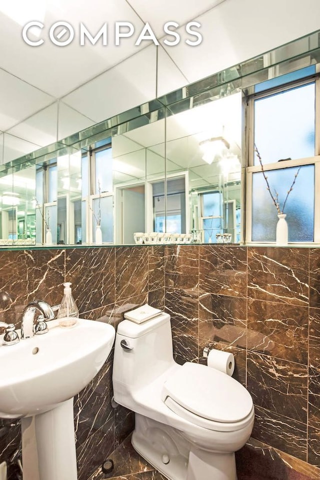 520 E 76th St Phc, Phc, New York City, NY 10021 - bathroom with tile walls and marble tiled floors