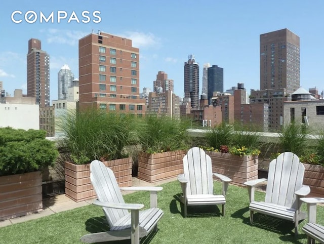 401 E 60th St Unit 35B, New York City, NY 10022 - view of yard featuring a view of skyline