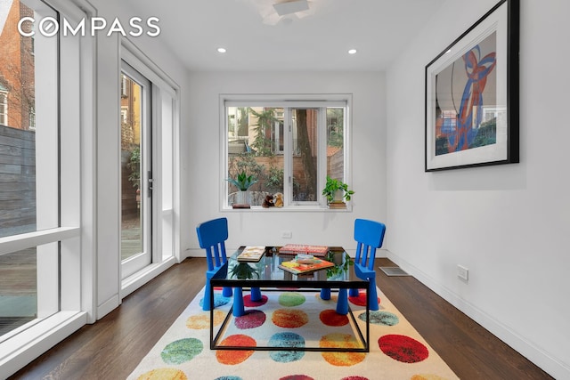 dining room with dark wood-type flooring, recessed lighting, and baseboards