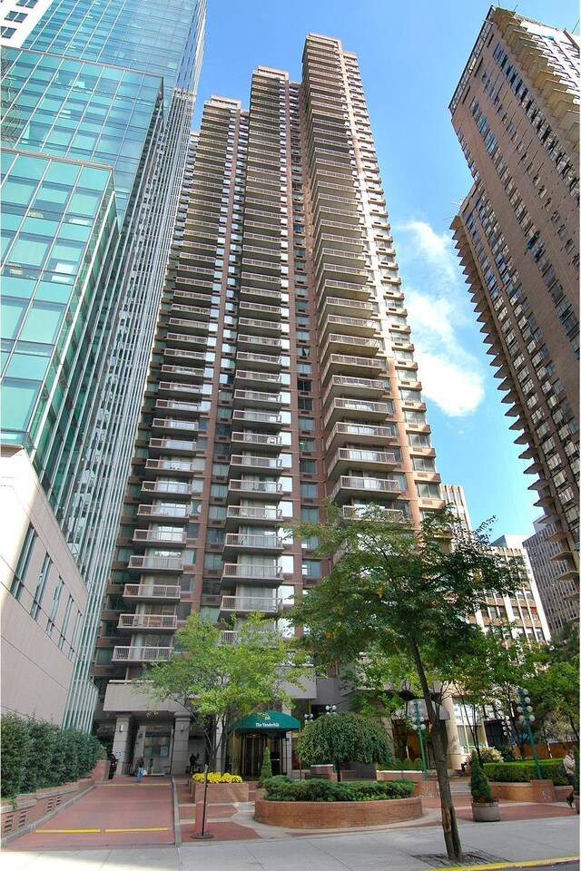 235 E 40th St Unit 6B, New York City, NY 10016 - view of building exterior