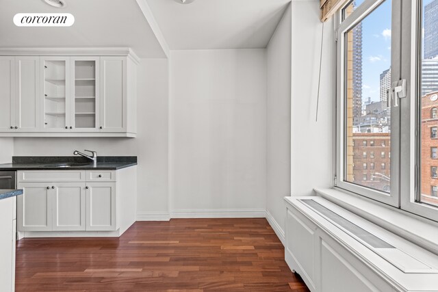 400 E 51st St Unit 4E, New York City, NY 10022 - bar area with dark wood-style flooring and a sink
