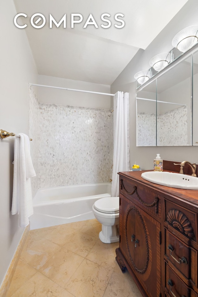 bathroom with vanity, baseboards, shower / bath combo with shower curtain, and toilet