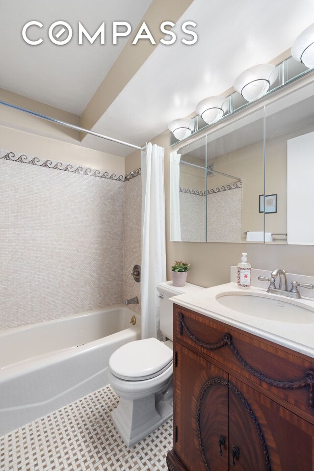 233 E 86th St Phb, Phb, New York City, NY 10028 - full bathroom with shower / tub combo with curtain, toilet, and vanity