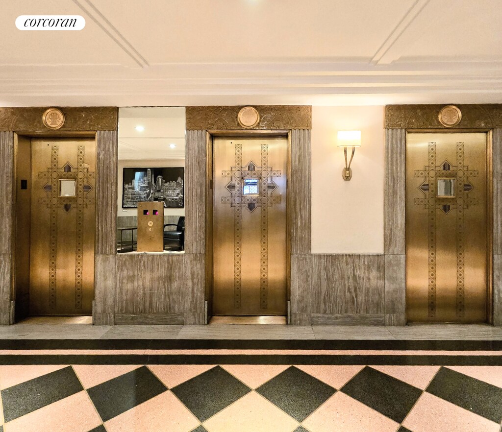 433 W 34th St Unit 6F, New York City, NY 10001 - view of property entrance