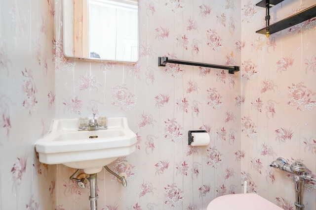 bathroom featuring toilet and wallpapered walls