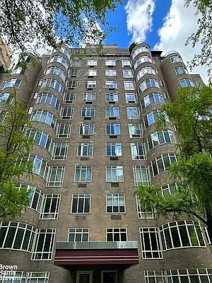 view of apartment building / complex